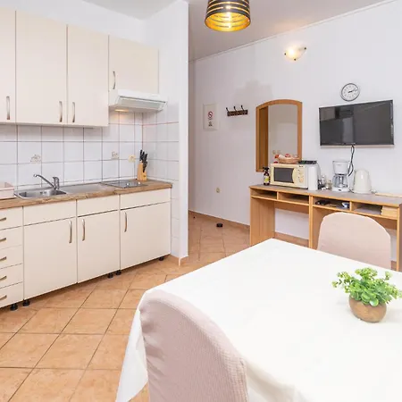 Apartment Cozy In With Kitchen *